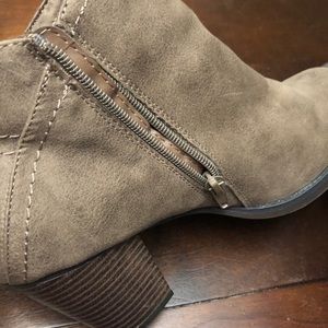 Rampage zipper booties. 3” stacked heel 9 1/2 M